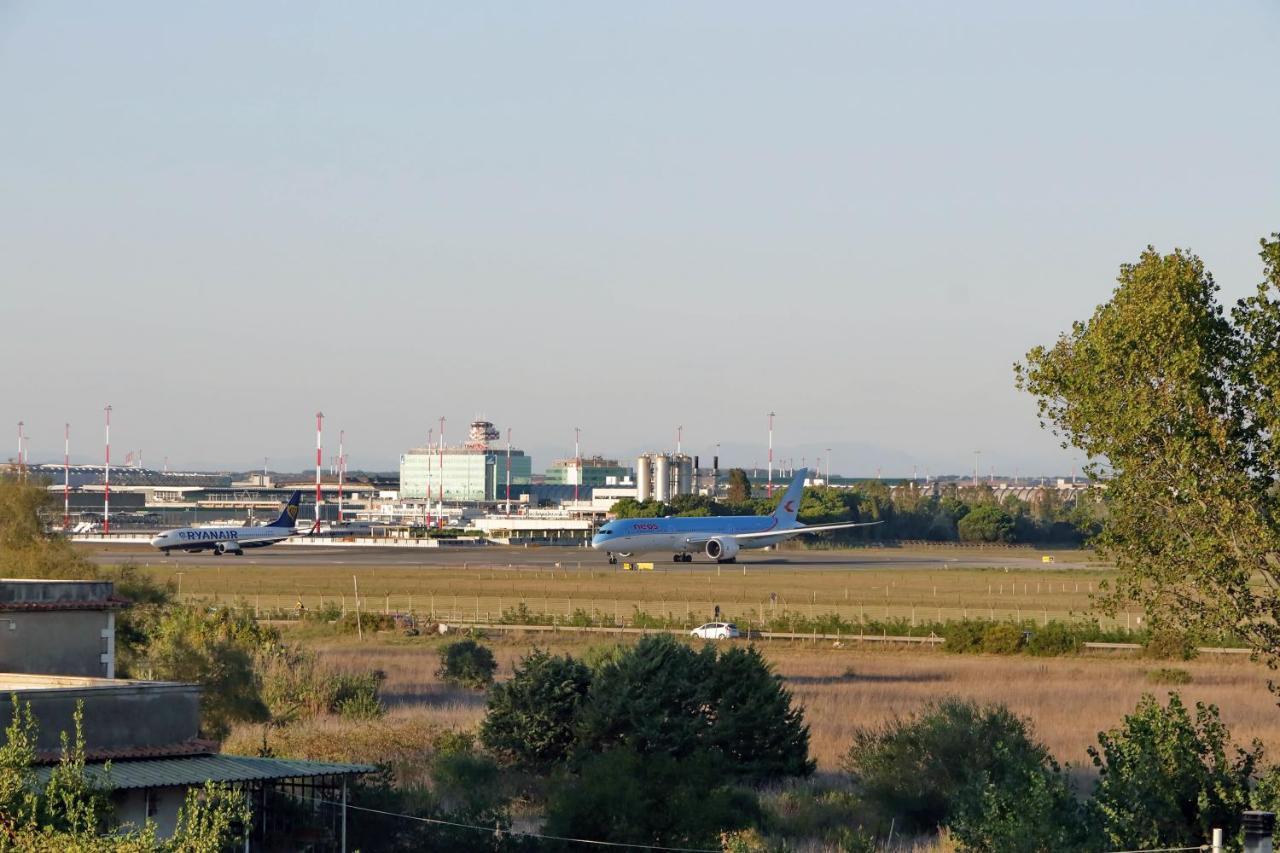 Bilocale Con Vista Sull'Aeroporto - Comodo Per Il Viaggio Fiumicino Eksteriør billede